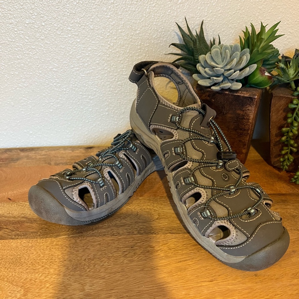 🩴☀️ Khombu Women's Charcoal Sandals Size 9M 🩴☀️